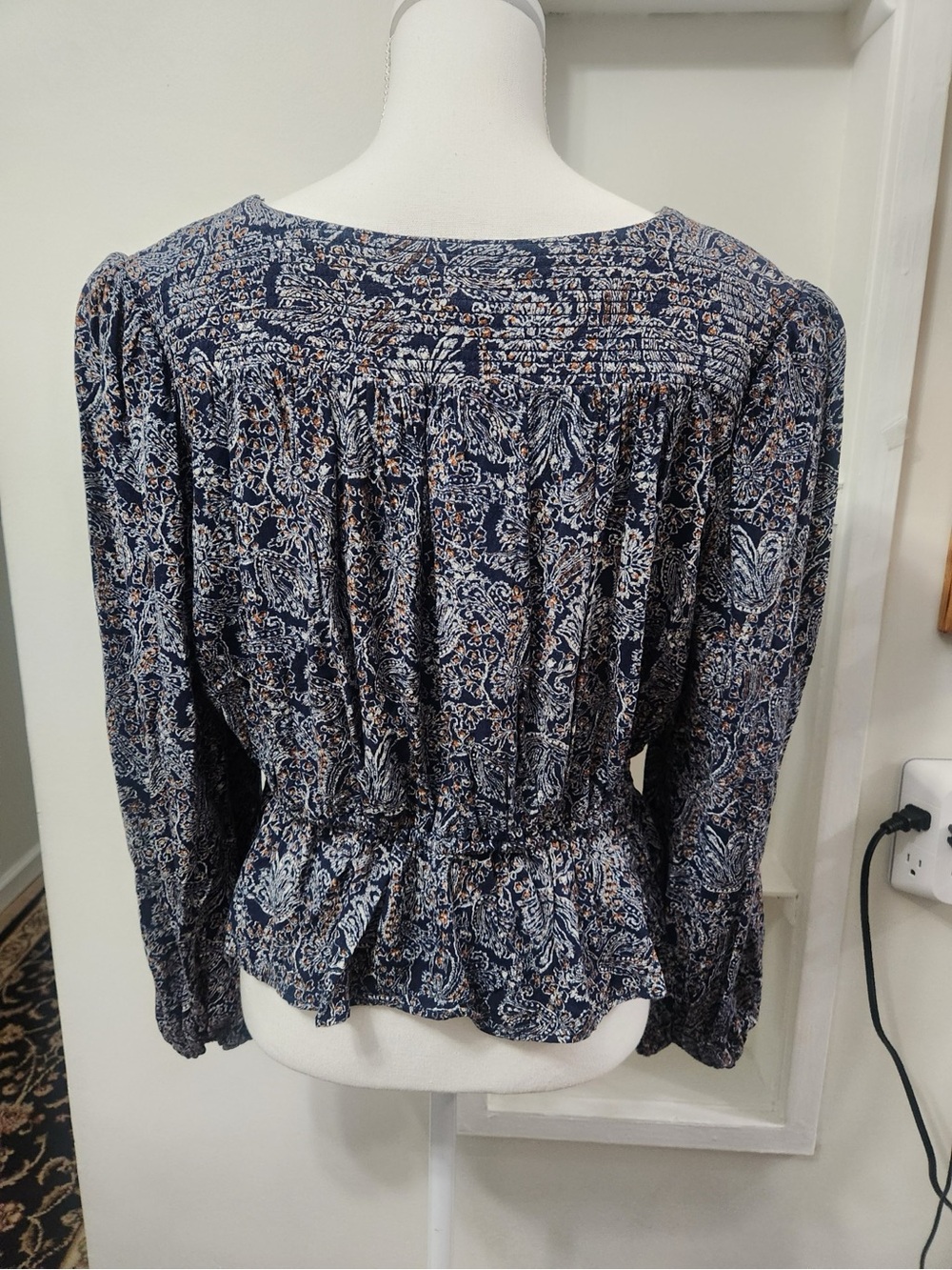 Treasure & Bond Balloon Long Sleeve Peplum Top in Navy Antique Floral Paisley. - Picture 5 of 14